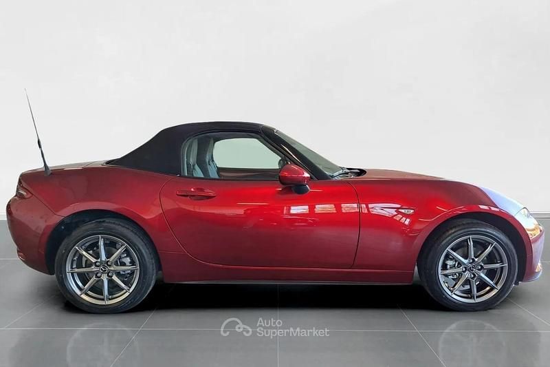 Nuova Mazda MX5 Exclusive-Line 133 CV (97 kW) 2026 Soul red crystal Cabrio