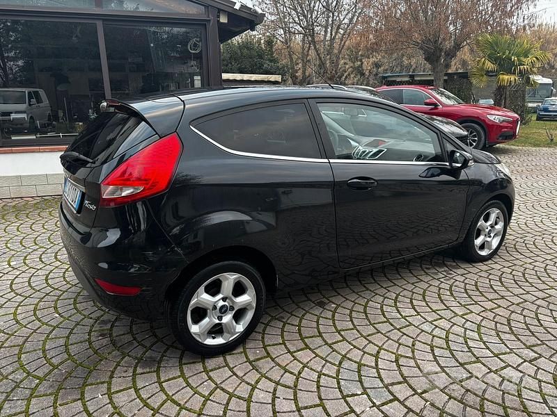 Usata Ford Fiesta Titanium 95 CV (69 kW) 2010 Nero Berlina
