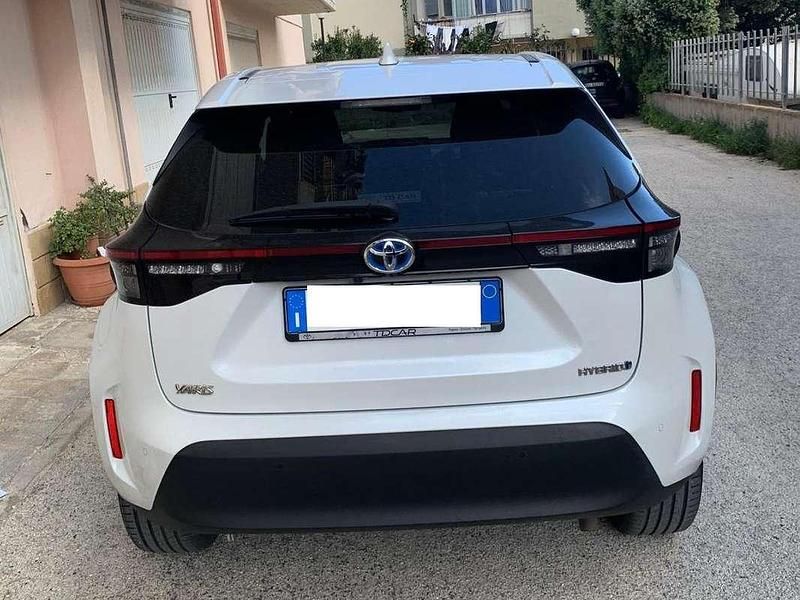 Usata Toyota Yaris Cross Lounge 92 CV (67 kW) 2022 Bianco SUV