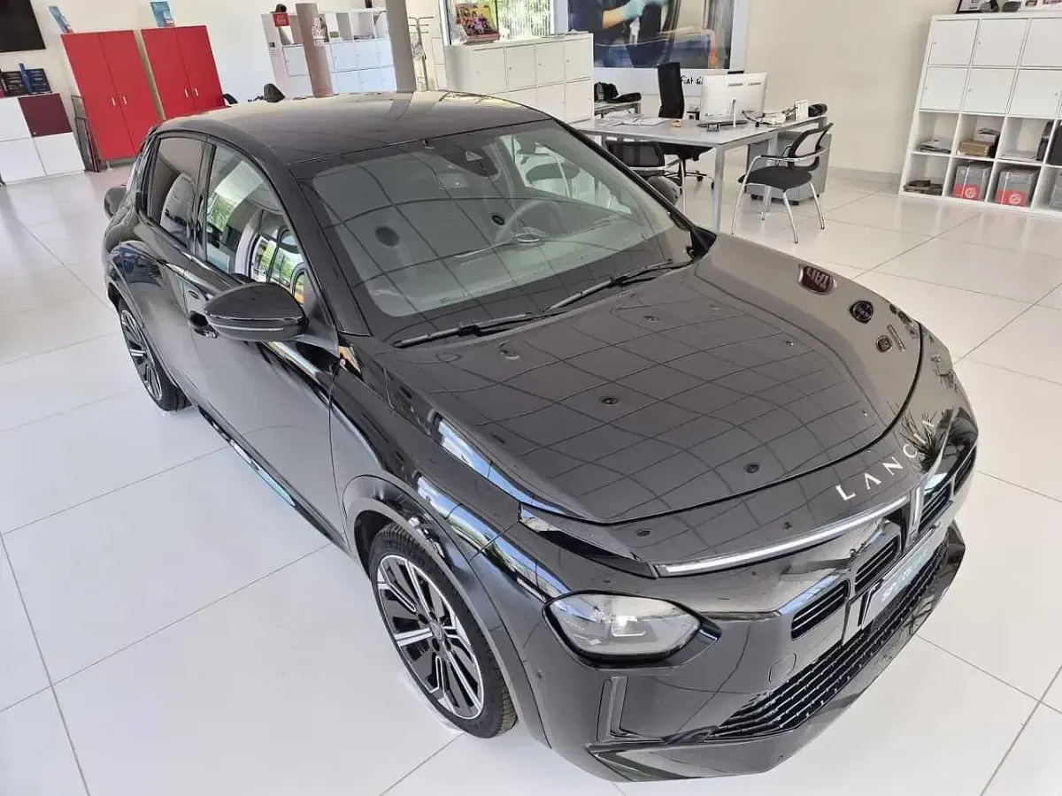 Usata Lancia Ypsilon 101 CV (74 kW) 2025 Nero Utilitaria