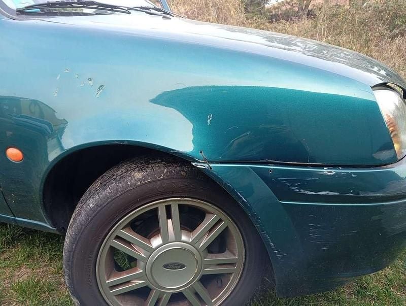 Usata Ford Fiesta Ambiente 75 CV (55 kW) 2000 Utilitaria