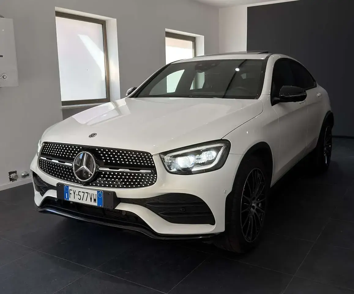 Usata Mercedes GLC300 Premium Plus 211 CV (155 kW) 2019 Bianco SUV