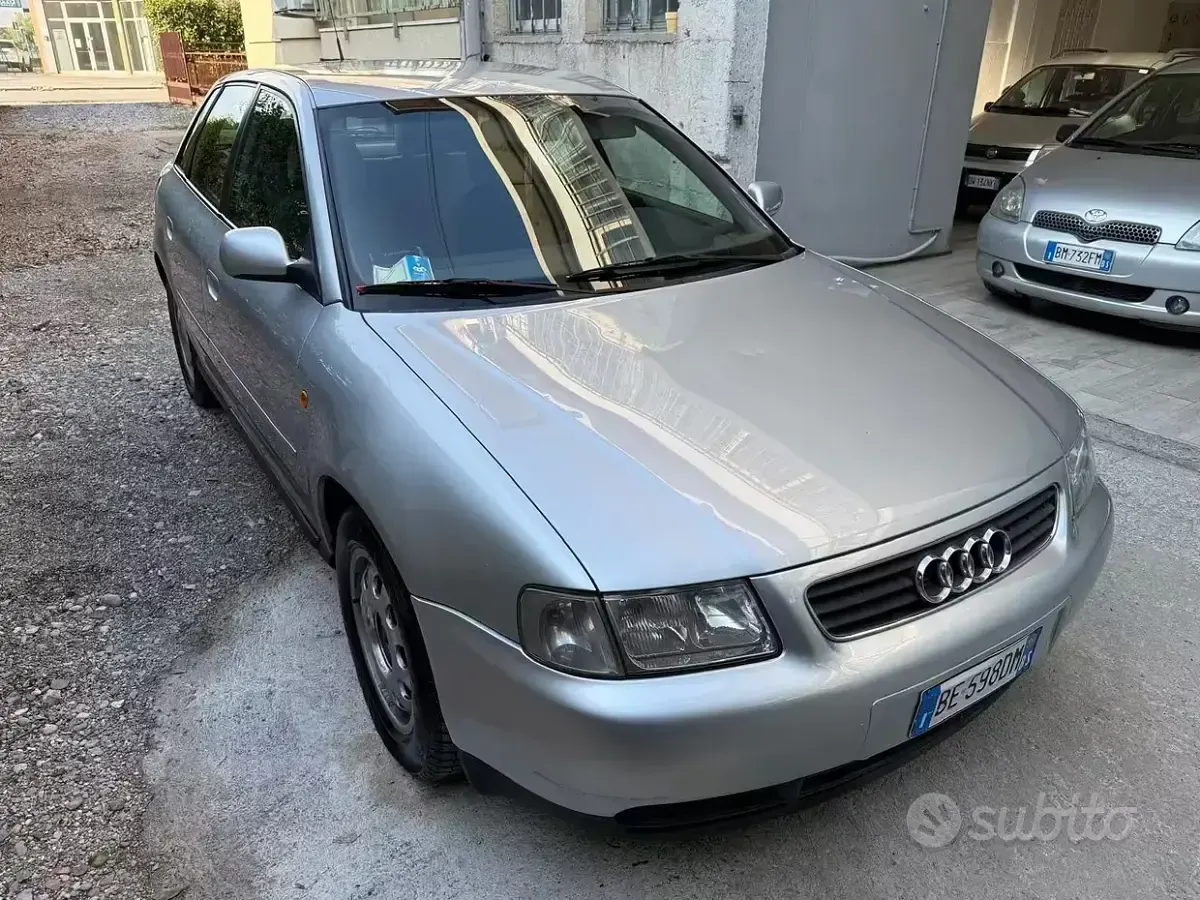Usata Audi A3 Ambiente 101 CV (74 kW) 1999 Utilitaria