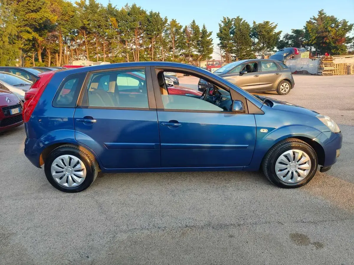 Usata Ford Fiesta 68 CV (50 kW) 2007 Blu/azzurro Utilitaria