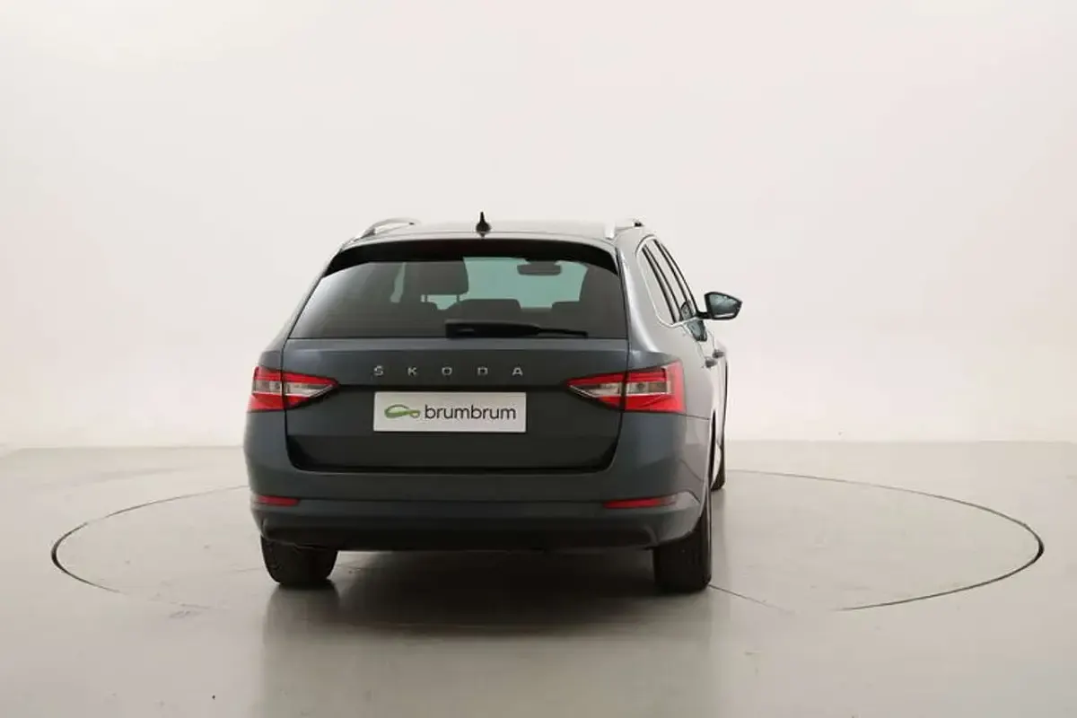 Usata Skoda Superb Executive 150 CV (110 kW) 2020 Grigio Station wagon
