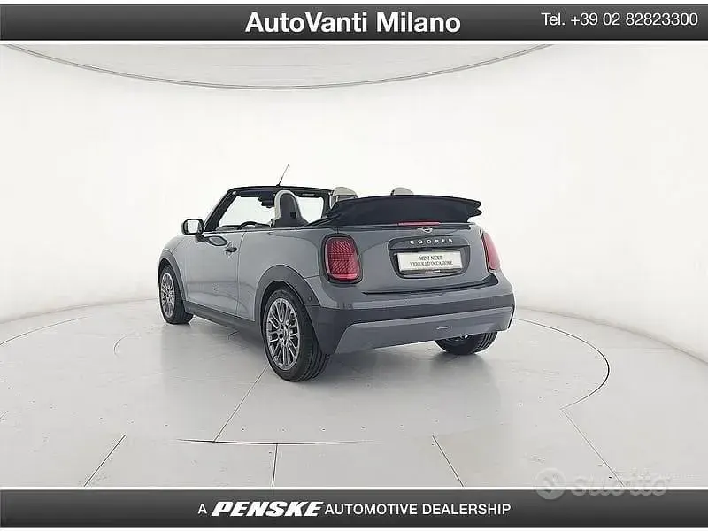 Usata Mini Cooper Cabriolet Favoured 163 CV (119 kW) 2025 Grigio Cabrio