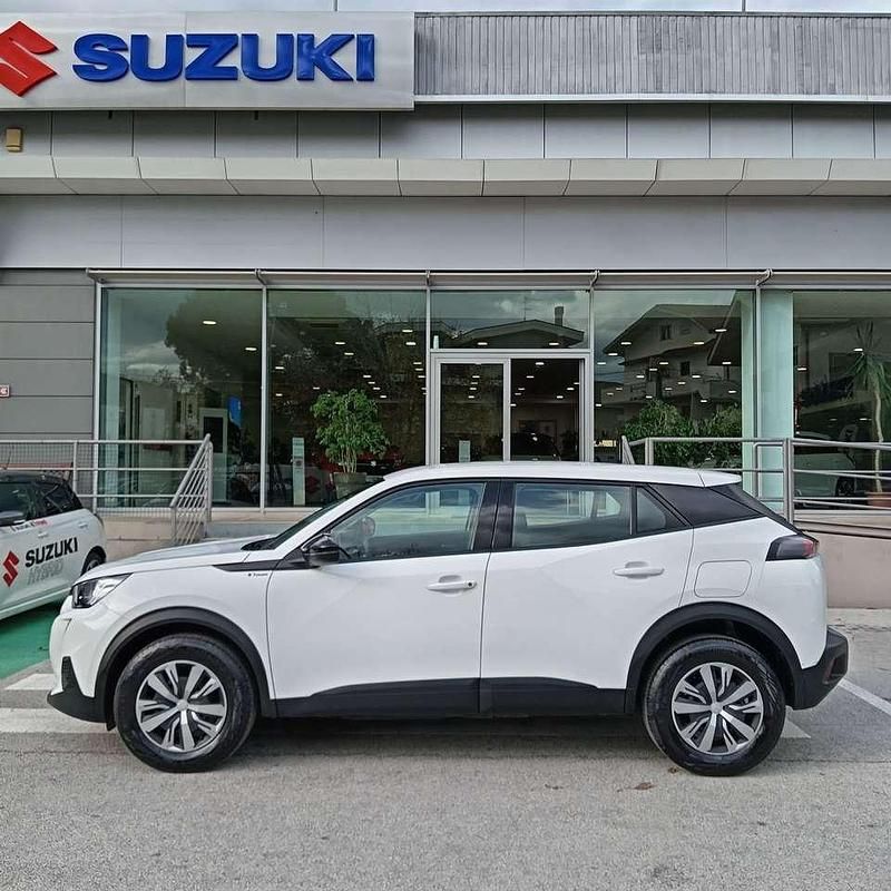 Usata Peugeot 2008 Allure 110 CV (80 kW) 2022 Bianco SUV