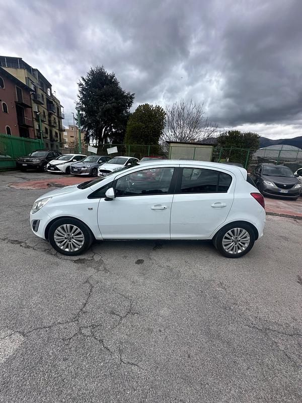 Usata Opel Corsa Edition 75 CV (55 kW) 2013 Bianco Utilitaria