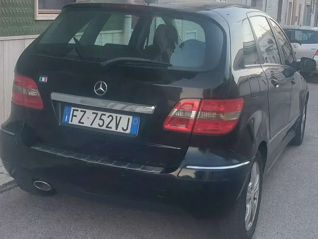 Usata Mercedes B200 140 CV (102 kW) 2009 Nero Monovolume