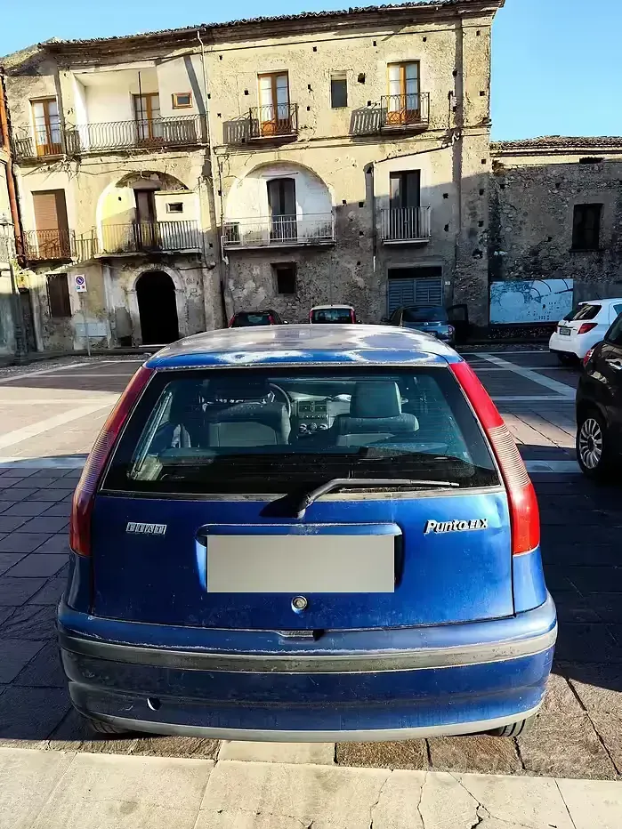 Usata Fiat Punto 73 CV (53 kW) 1998 Blu Berlina