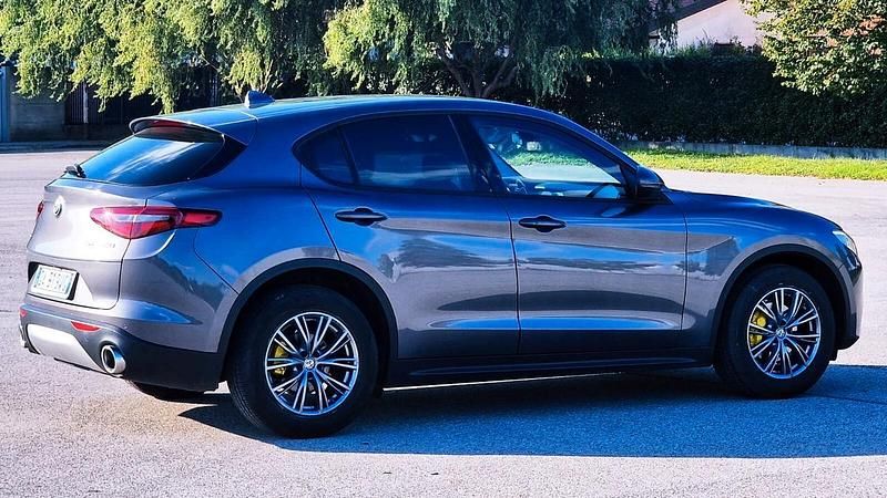 Usata Alfa Romeo Stelvio Sprint 190 CV (139 kW) 2020 Grigio SUV