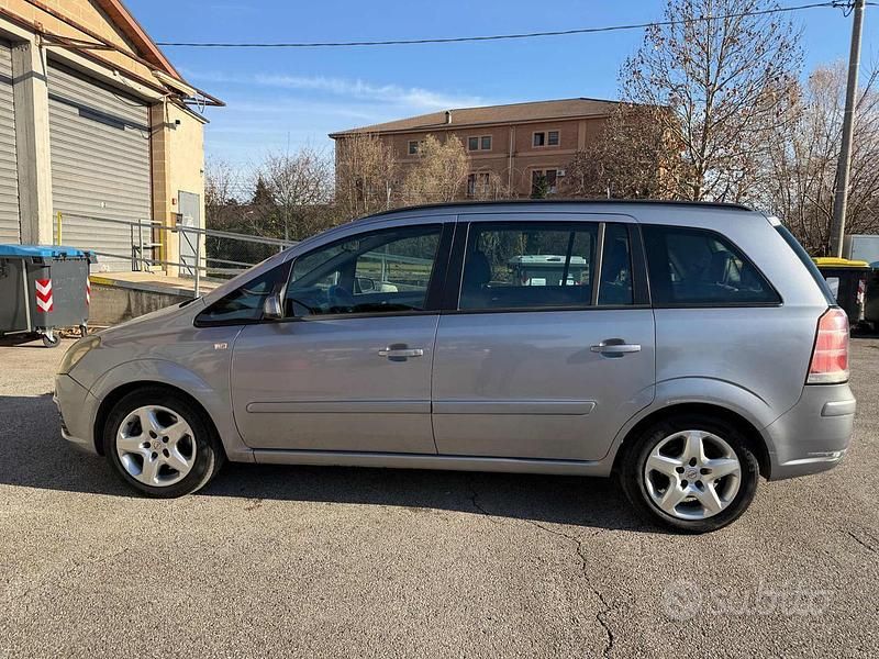 Usata Opel Zafira Cosmo 120 CV (88 kW) 2007 Grigio Monovolume