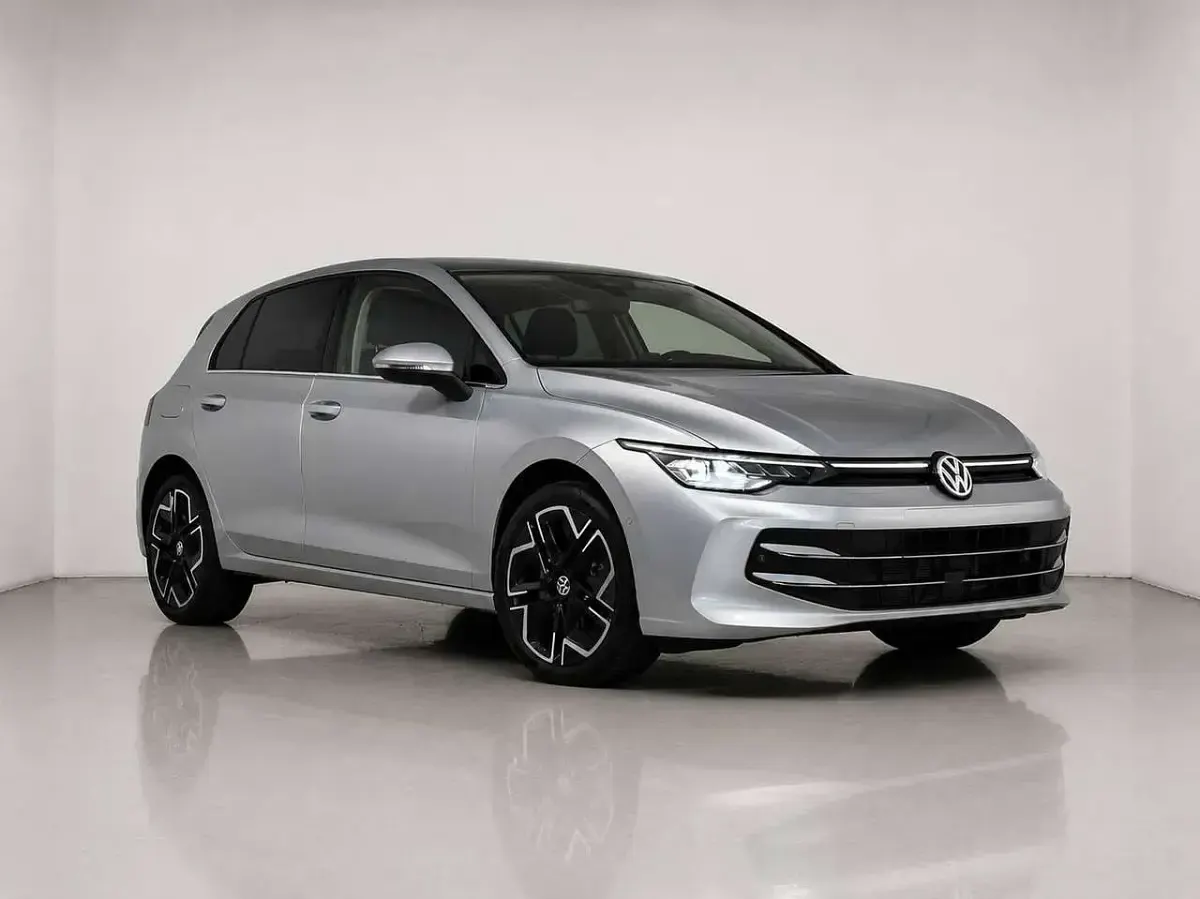 Nuova VW Golf VIII Active 150 CV (110 kW) 2026 Argento Berlina