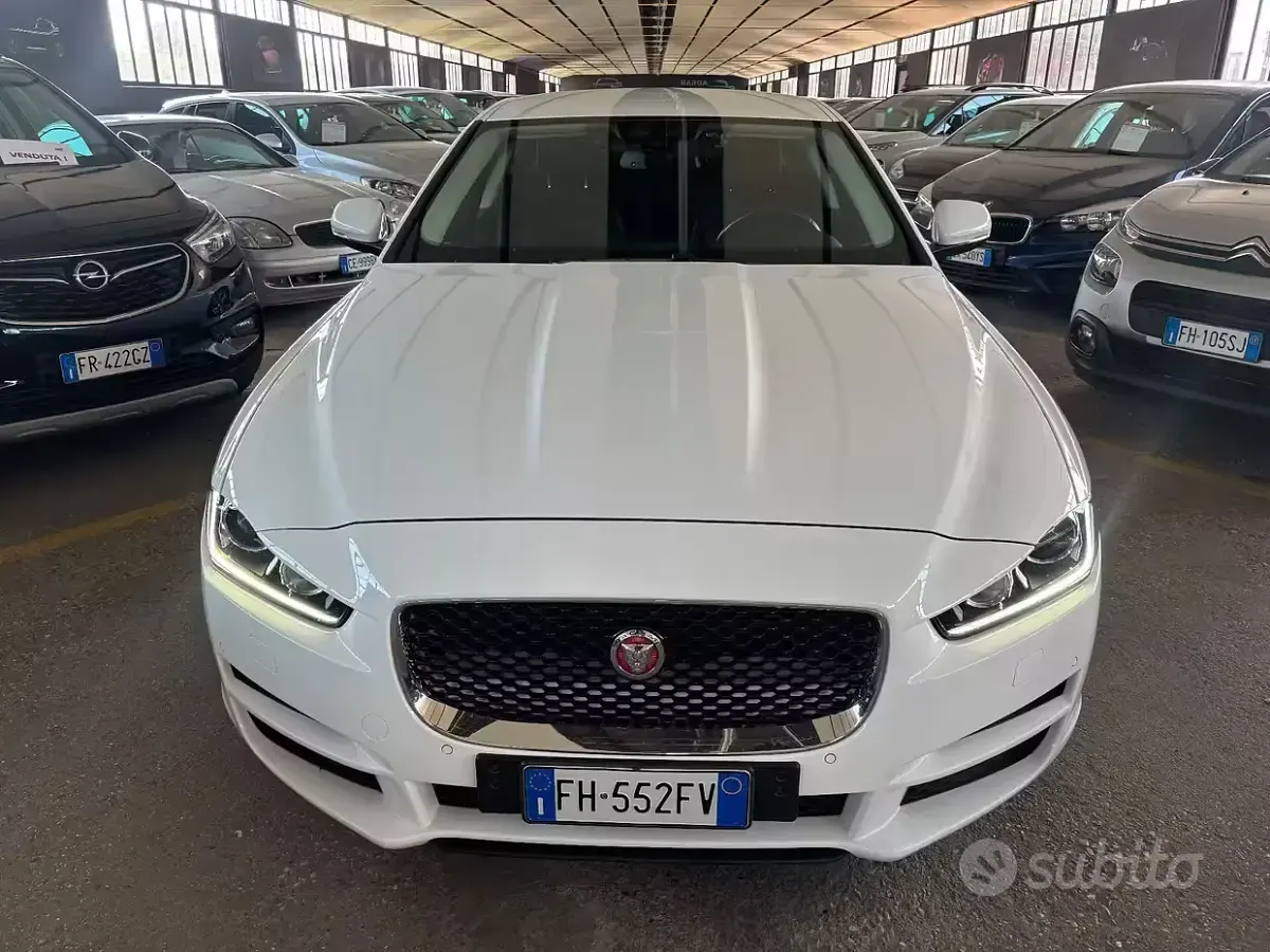 Usata Jaguar XE Business Edition 180 CV (132 kW) 2017 Bianco Berlina