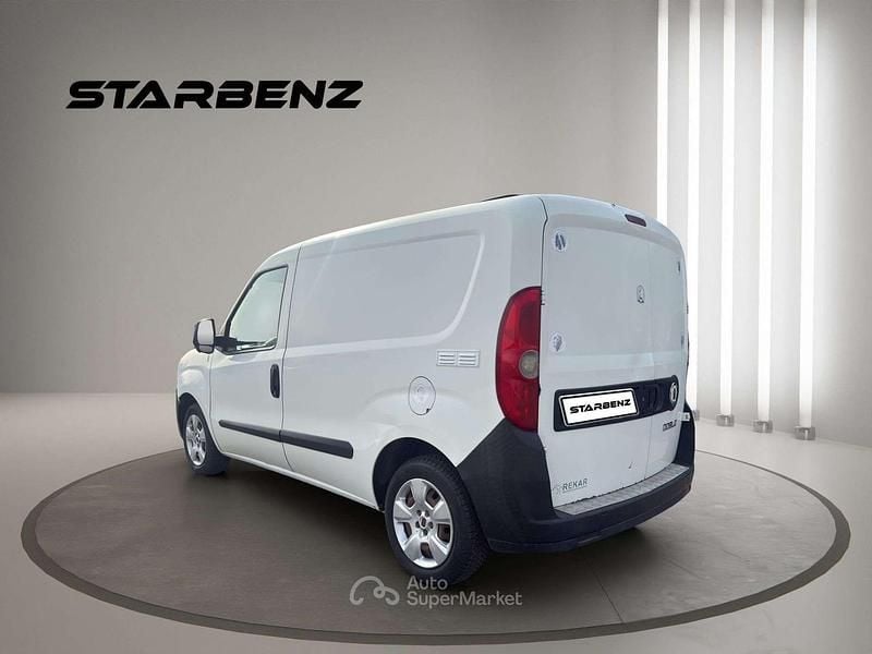 Usata Fiat Doblò 90 CV (66 kW) 2011 Bianco Monovolume