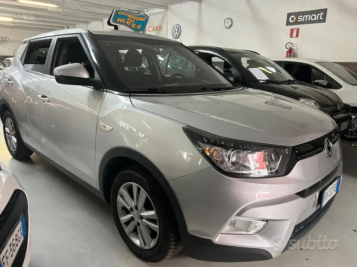 Usata SsangYong Tivoli 128 CV (94 kW) 2017 Grigio SUV