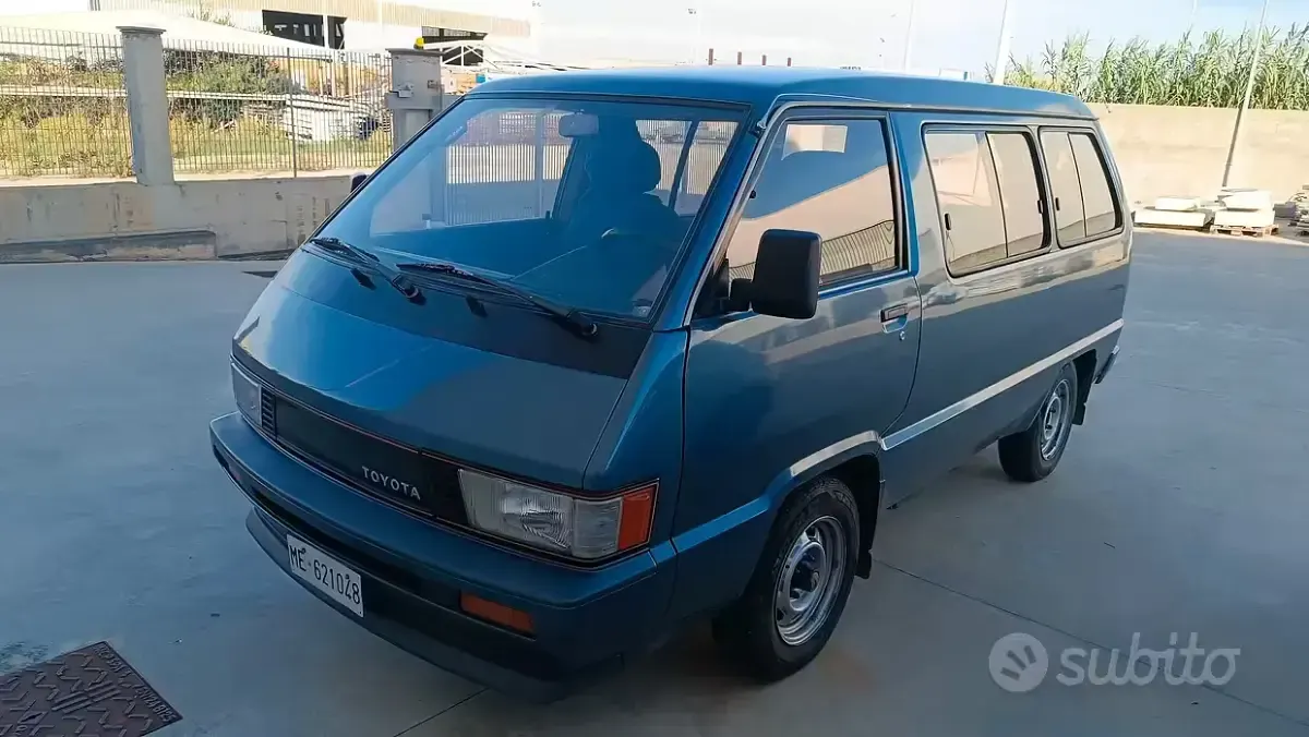 Usata Toyota HiAce 1986 Blu Monovolume