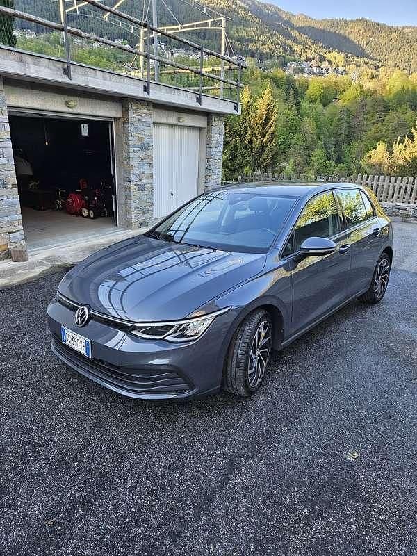 Usata VW Golf VIII Life 150 CV (110 kW) 2020 Berlina