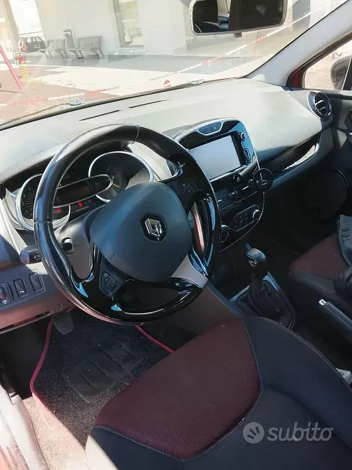 Usata Renault Clio GrandTour 75 CV (55 kW) 2015 Rosso Station wagon
