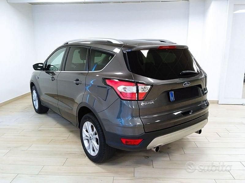 Usata Ford Kuga Titanium 120 CV (88 kW) 2018 Grigio scuro SUV