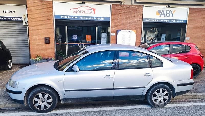 Usata VW Passat Trendline 110 CV (80 kW) 1999 Grigio Berlina