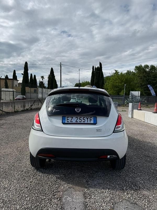 Usata Lancia Ypsilon Silver 69 CV (50 kW) 2013 Bianco Utilitaria