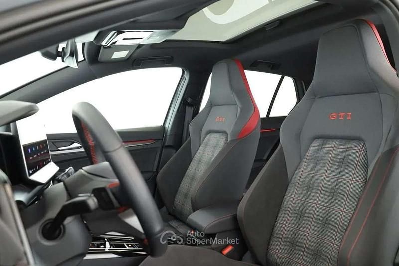 Usata VW Golf VIII GTI 265 CV (194 kW) 2025 Nero perla Berlina