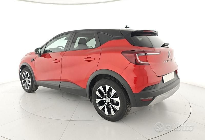 Usata Renault Captur Techno 100 CV (73 kW) 2023 Rosso SUV