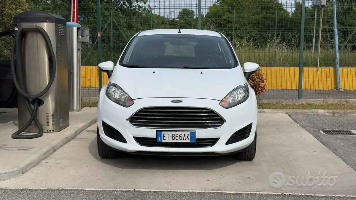 Usata Ford Fiesta Titanium 80 CV (58 kW) 2013 Bianco Berlina