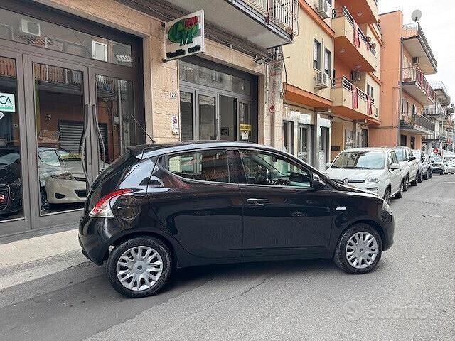 Usata Lancia Ypsilon 69 CV (50 kW) 2013 Nero Utilitaria
