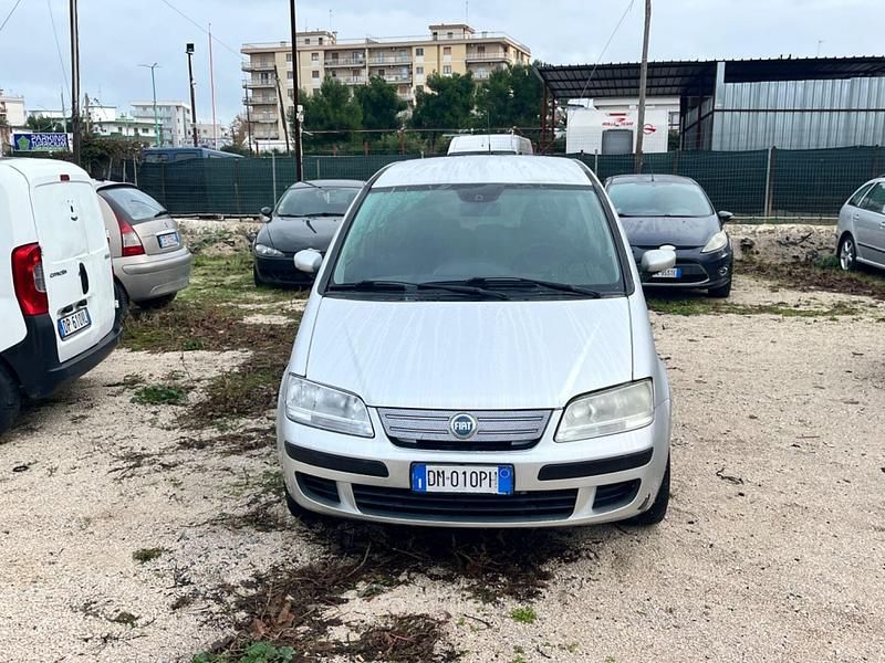 Usata Fiat Idea 70 CV (51 kW) 2008 Argento Monovolume