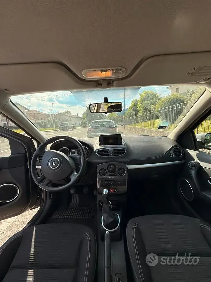 Usata Renault Clio II 75 CV (55 kW) 2011 Grigio Berlina
