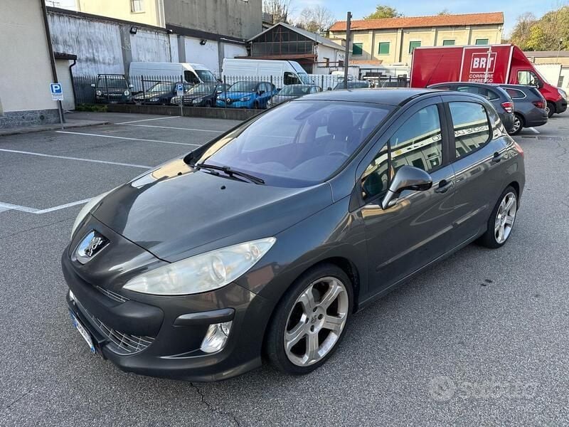 Grigio Usata 2010 Peugeot 308 Tre volumi | 3200 € (Buon prezzo) - Immagine 1/4