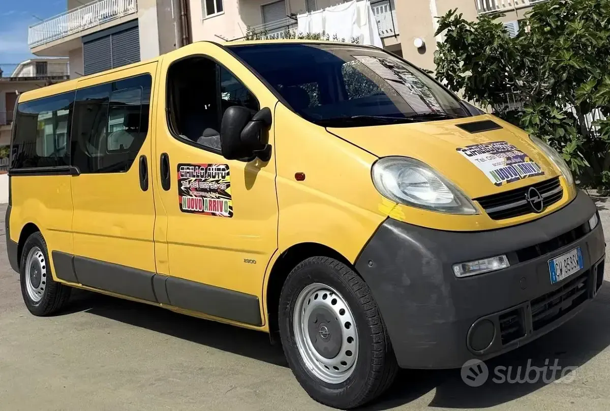 Usata Opel Vivaro 135 CV (99 kW) 2005 Giallo Monovolume