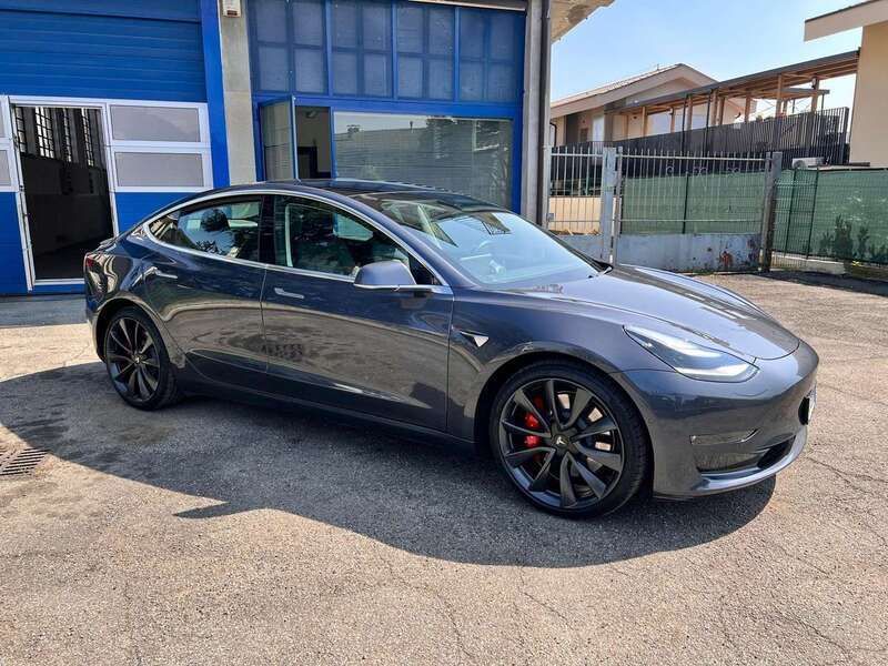 Grigio Usata 2020 Tesla Model 3 Performance Tre volumi | 29.900 € (Ottimo prezzo) - Immagine 1/4