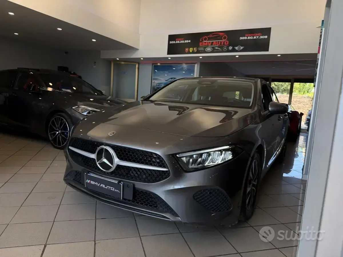 Usata Mercedes A180 AMG Line Premium 116 CV (85 kW) 2025 Grigio Berlina