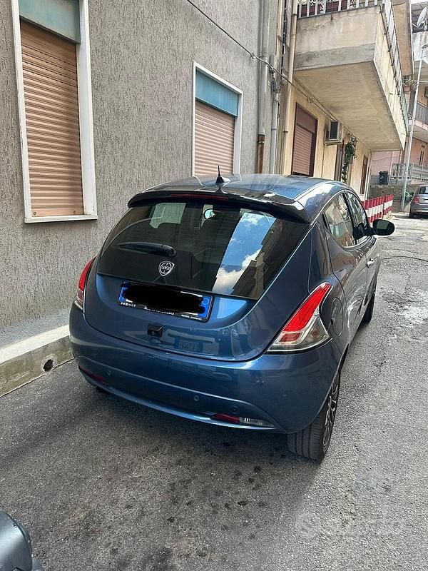 Usata Lancia Ypsilon 69 CV (50 kW) 2024 Blu Utilitaria