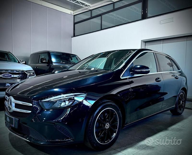Usata Mercedes B200 150 CV (110 kW) 2019 Nero Monovolume