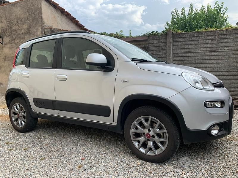 Grigio Usata 2017 Fiat Panda 4x4 S Due volumi | 11.900 € (Buon prezzo) - Immagine 1/4