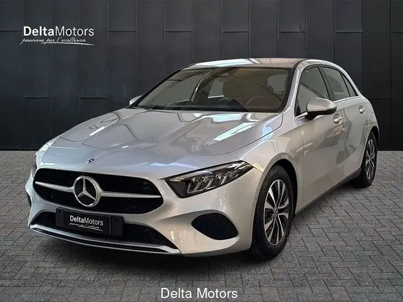 Usata Mercedes A180 116 CV (85 kW) 2025 Berlina