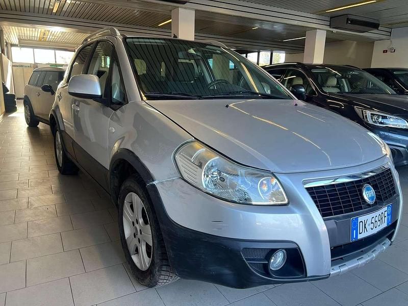 Usata Fiat Sedici 107 CV (78 kW) 2007 Argento SUV