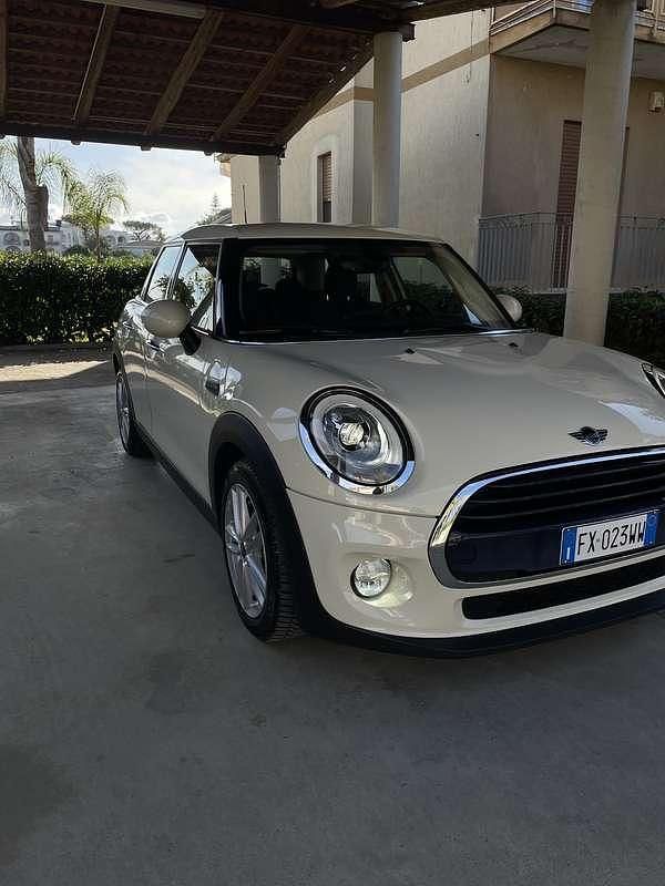 Usata Mini Cooper D Hype 116 CV (85 kW) 2017 Beige Utilitaria