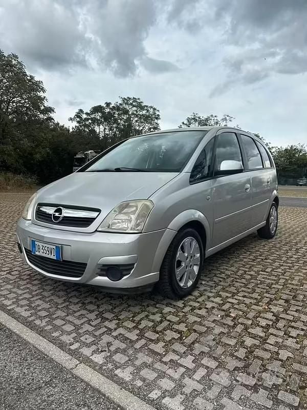 Usata Opel Meriva Cosmo 90 CV (66 kW) 2007 Grigio Monovolume