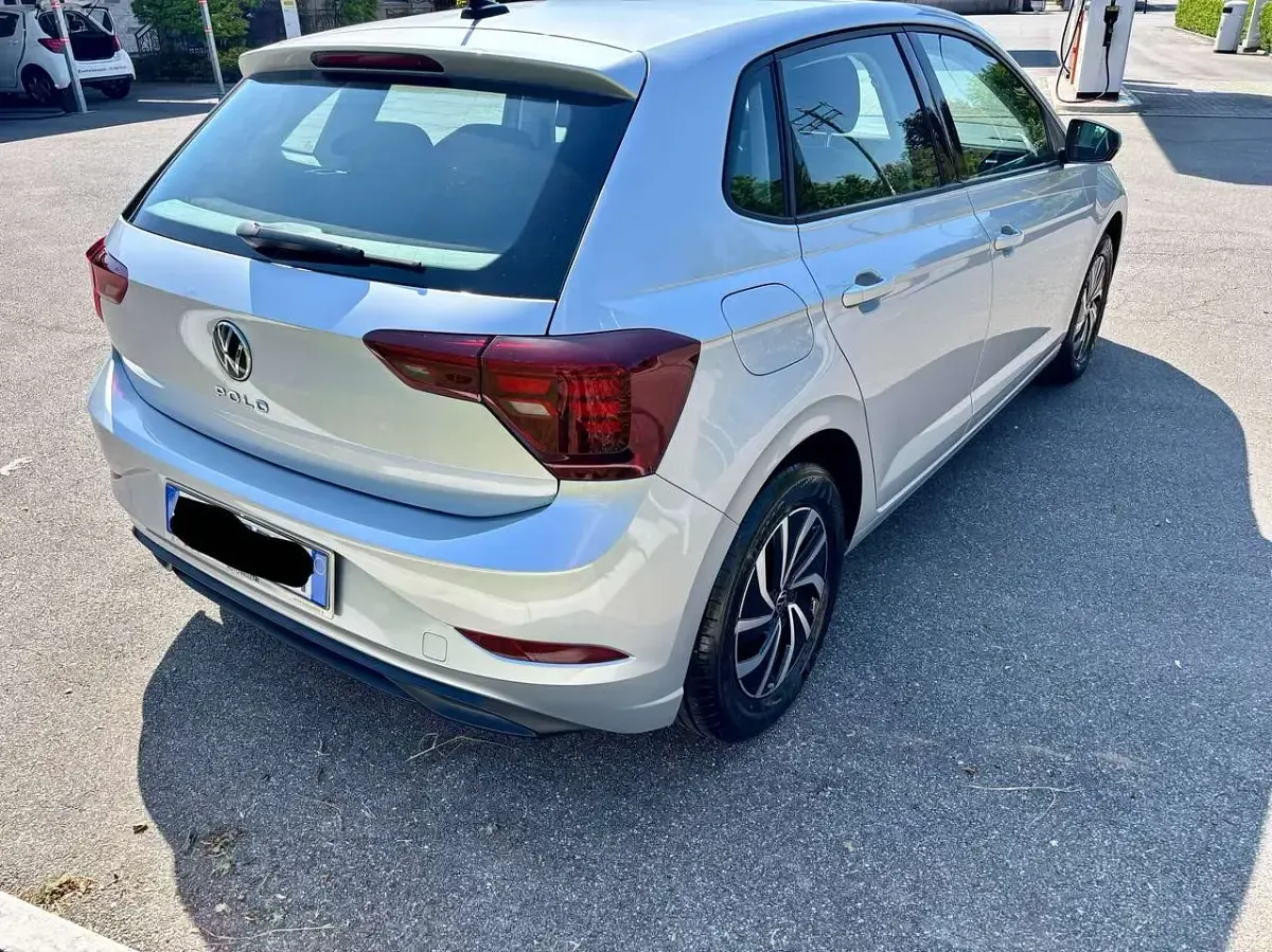 Usata VW Polo Life 95 CV (69 kW) 2023 Argento Utilitaria