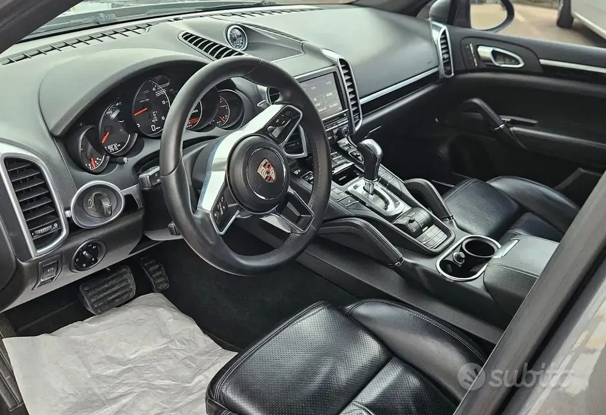 Usata Porsche Cayenne 245 CV (180 kW) 2013 Grigio SUV