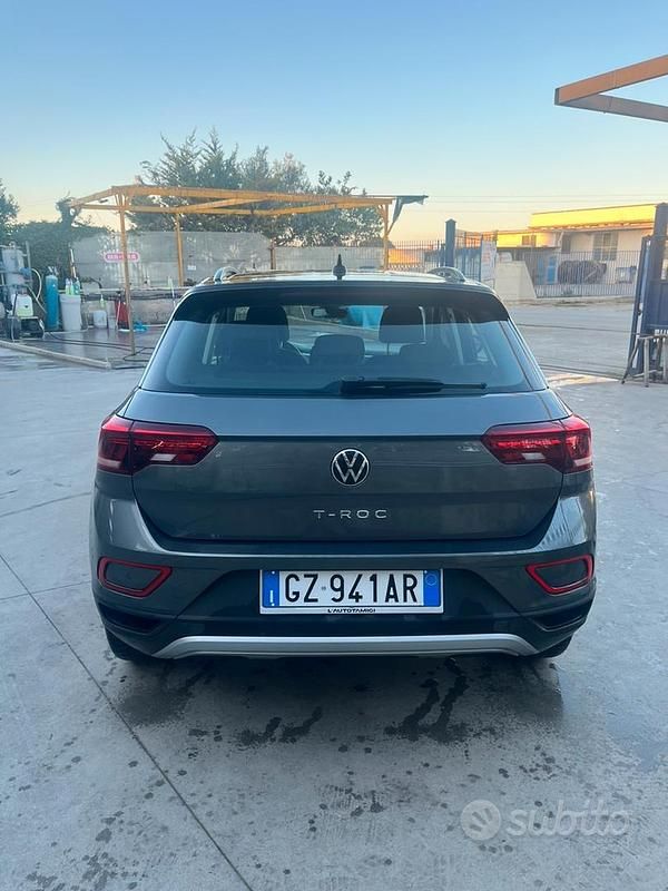 Usata VW T-Roc Life 150 CV (110 kW) 2023 Grigio SUV