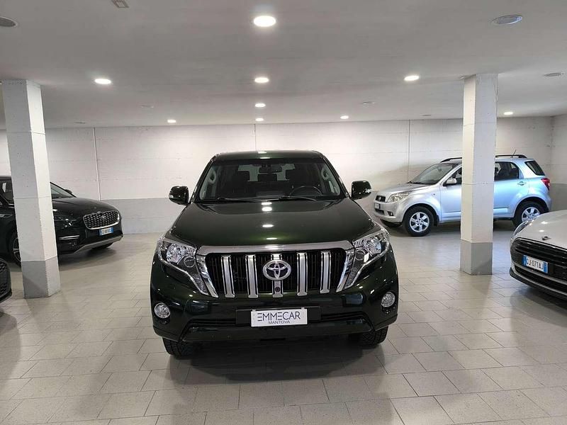 Verde bottiglia metallizzato Usata 2016 Toyota Land Cruiser Lounge+ SUV | 41.700 € (Molto cara) - Immagine 1/4