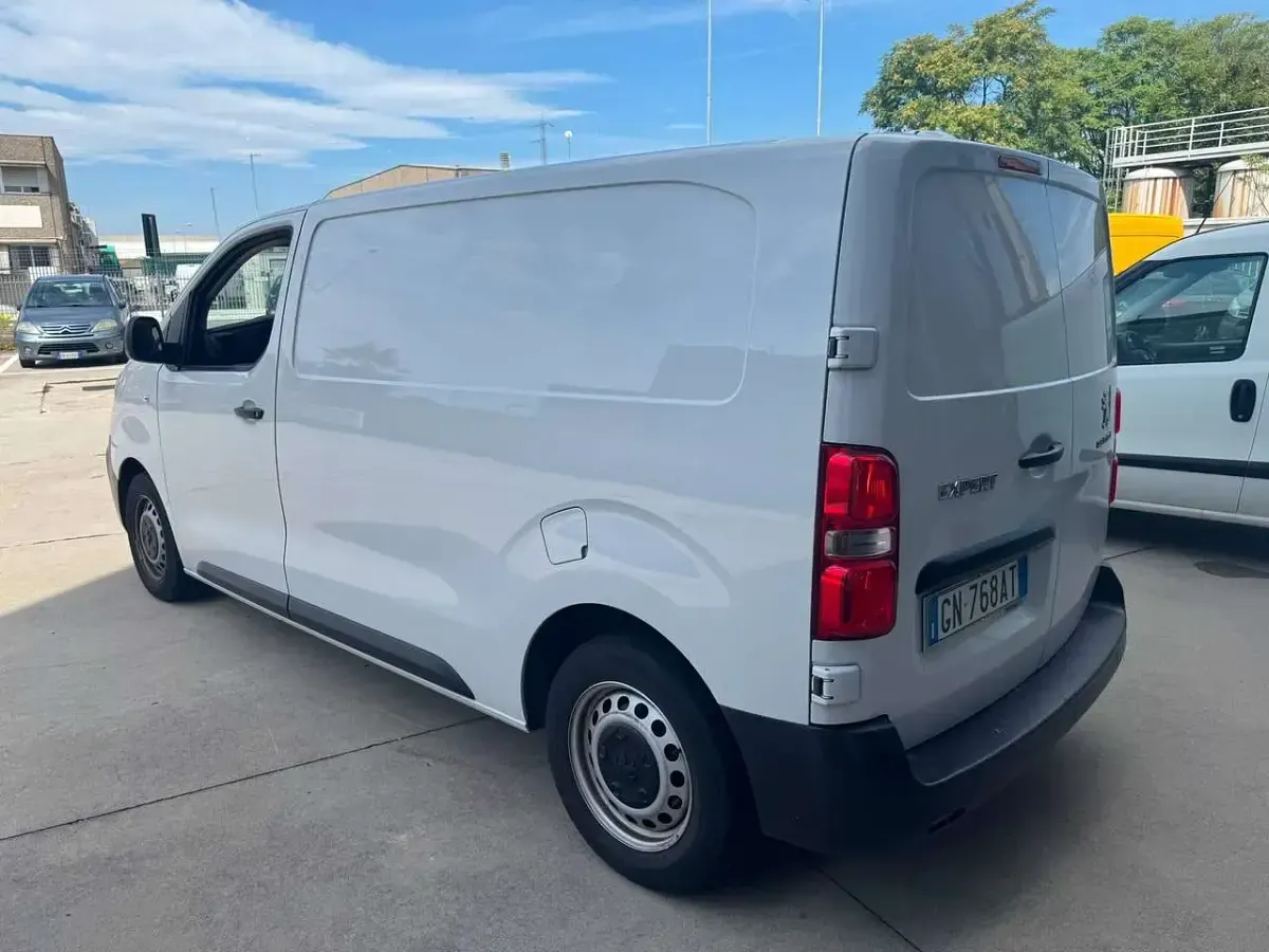 Usata Peugeot Expert 120 CV (88 kW) 2023 Bianco Furgone