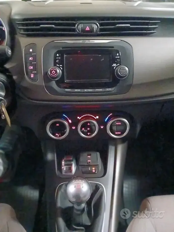 Usata Alfa Romeo Giulietta 105 CV (77 kW) 2014 Bianco Utilitaria