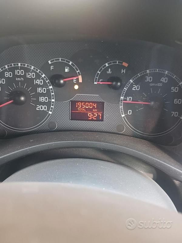 Giallo Usata 2007 Fiat Panda Due volumi | 4900 € (Molto cara) - Immagine 1/1